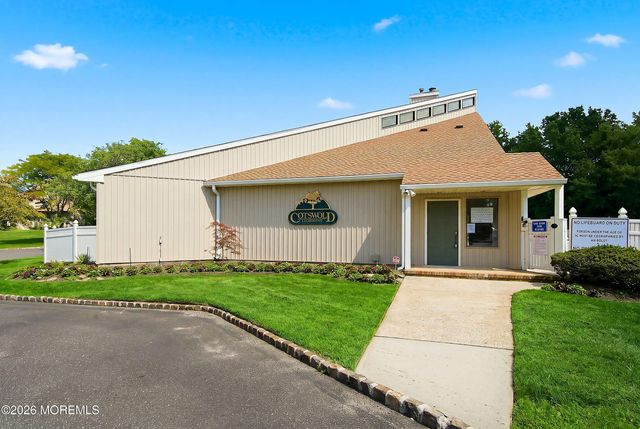 90 Cotswold Circle 310, Ocean Twp, NJ 07712