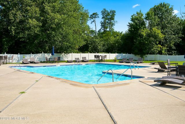 90 Cotswold Circle 310, Ocean Twp, NJ 07712