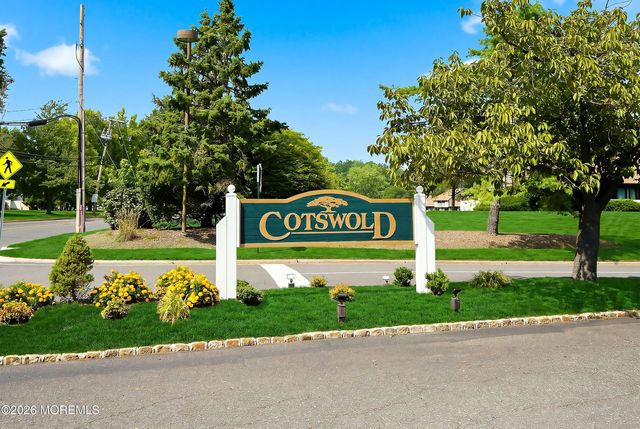90 Cotswold Circle 310, Ocean Twp, NJ 07712