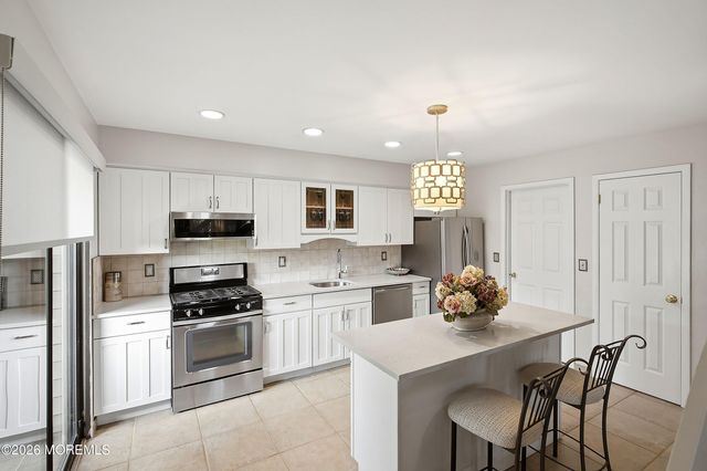 90 Cotswold Circle 310, Ocean Twp, NJ 07712