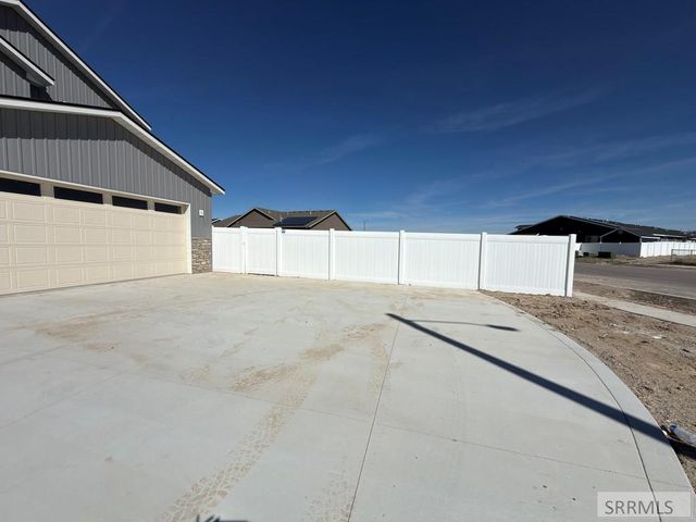 1018 Alpine Ave, Chubbuck, ID 83202