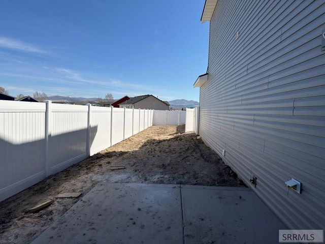 1018 Alpine Ave, Chubbuck, ID 83202