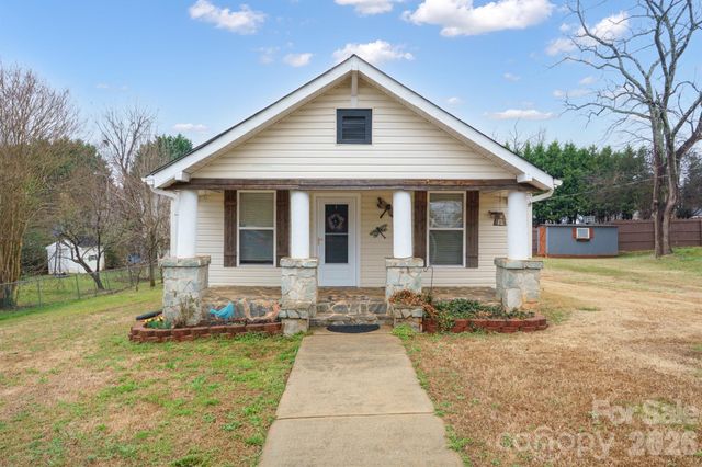 1208 N Davis Avenue, Newton, NC 28658