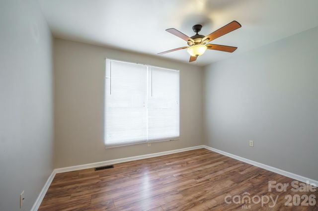 1208 N Davis Avenue, Newton, NC 28658