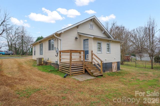 1208 N Davis Avenue, Newton, NC 28658