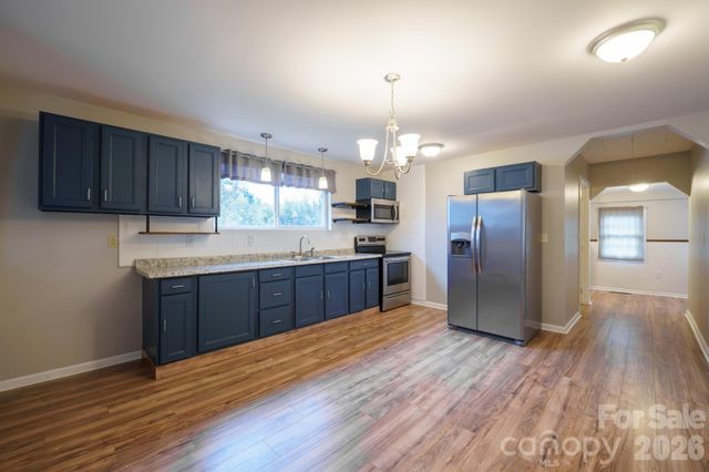 1208 N Davis Avenue, Newton, NC 28658