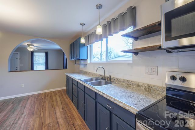 1208 N Davis Avenue, Newton, NC 28658