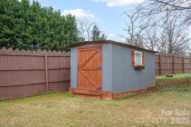 1208 N Davis Avenue, Newton, NC 28658