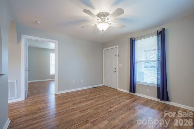 1208 N Davis Avenue, Newton, NC 28658