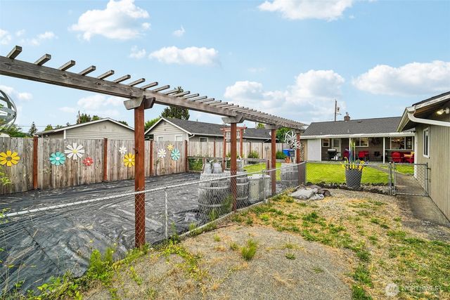 708 5th Avenue SE, Puyallup, WA 98372