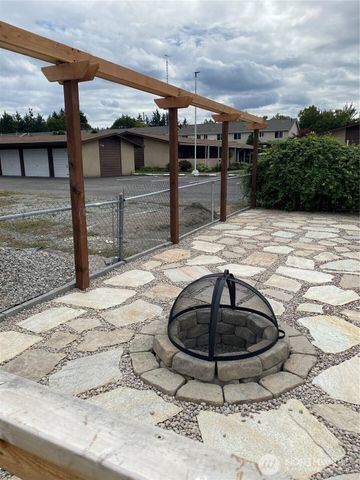 708 5th Avenue SE, Puyallup, WA 98372