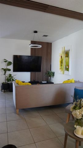 549 NW 204th St, Miami Gardens, FL 33169