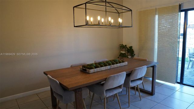 549 NW 204th St, Miami Gardens, FL 33169