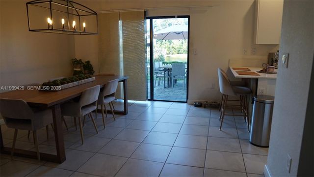 549 NW 204th St, Miami Gardens, FL 33169