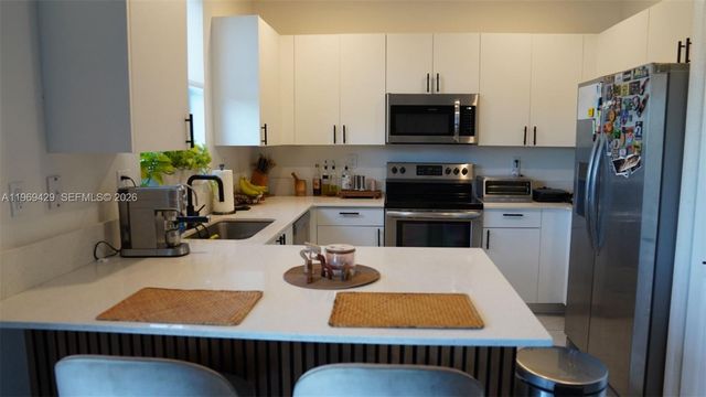 549 NW 204th St, Miami Gardens, FL 33169