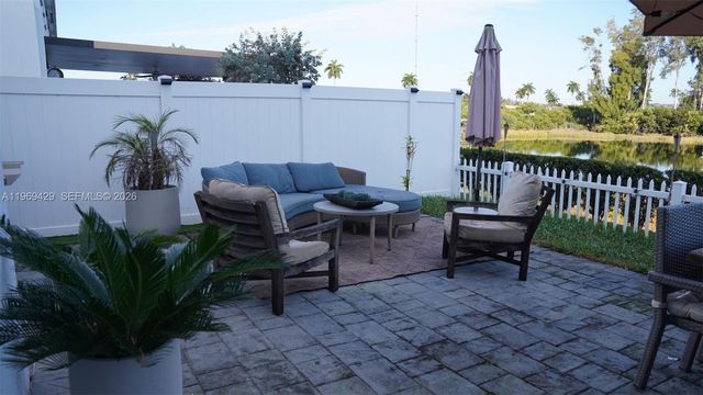 549 NW 204th St, Miami Gardens, FL 33169