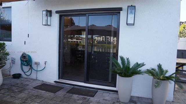 549 NW 204th St, Miami Gardens, FL 33169