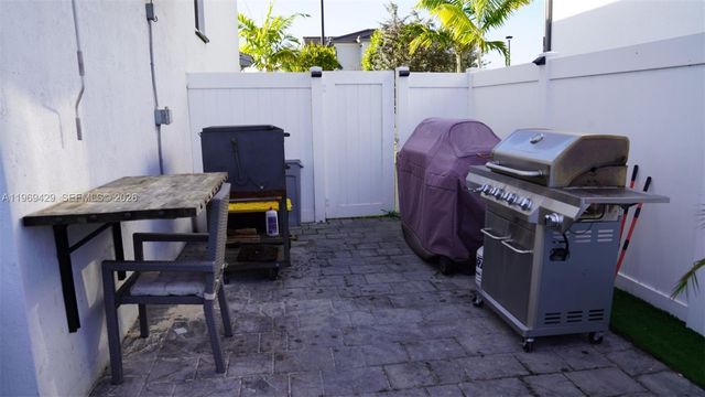 549 NW 204th St, Miami Gardens, FL 33169