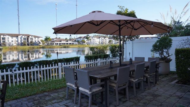 549 NW 204th St, Miami Gardens, FL 33169