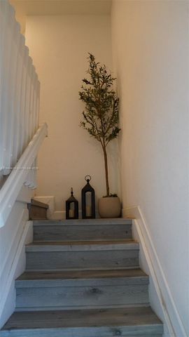 549 NW 204th St, Miami Gardens, FL 33169