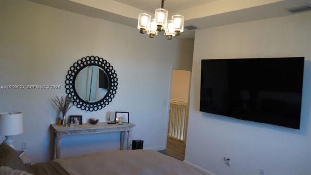 549 NW 204th St, Miami Gardens, FL 33169