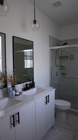 549 NW 204th St, Miami Gardens, FL 33169