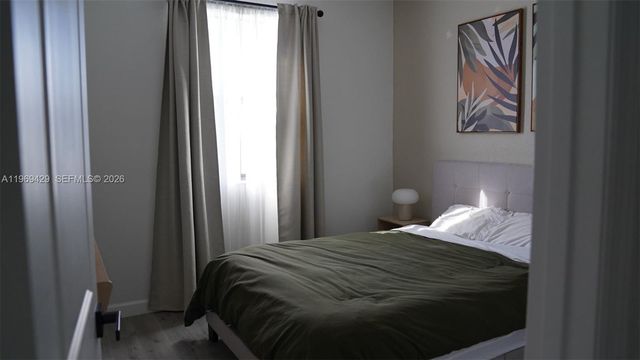 549 NW 204th St, Miami Gardens, FL 33169