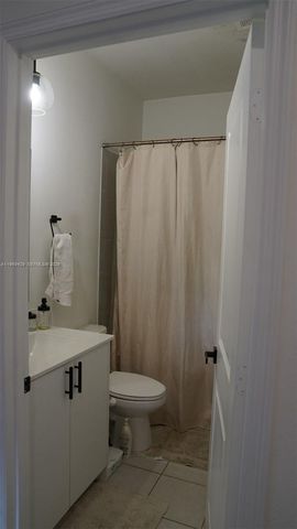 549 NW 204th St, Miami Gardens, FL 33169