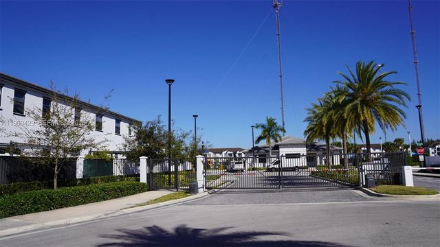 549 NW 204th St, Miami Gardens, FL 33169