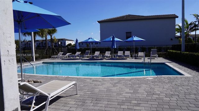 549 NW 204th St, Miami Gardens, FL 33169