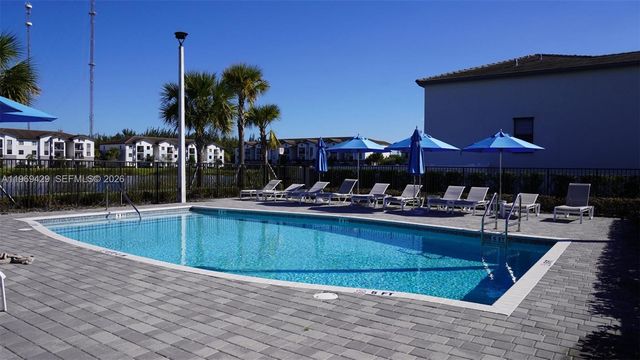 549 NW 204th St, Miami Gardens, FL 33169