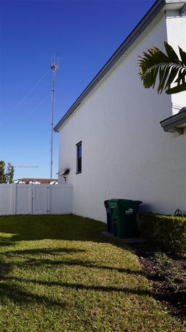 549 NW 204th St, Miami Gardens, FL 33169