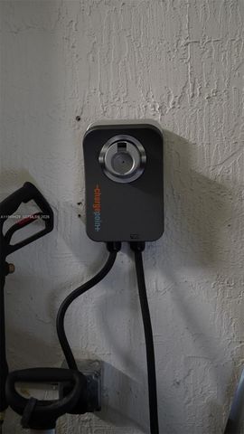 549 NW 204th St, Miami Gardens, FL 33169