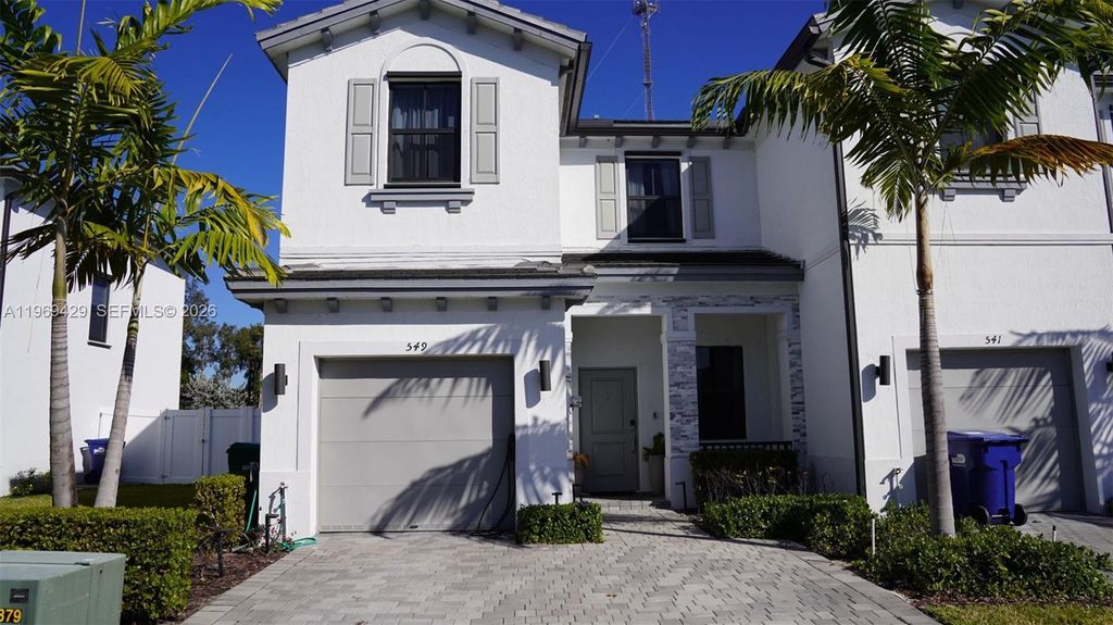 549 NW 204th St, Miami Gardens, FL 33169