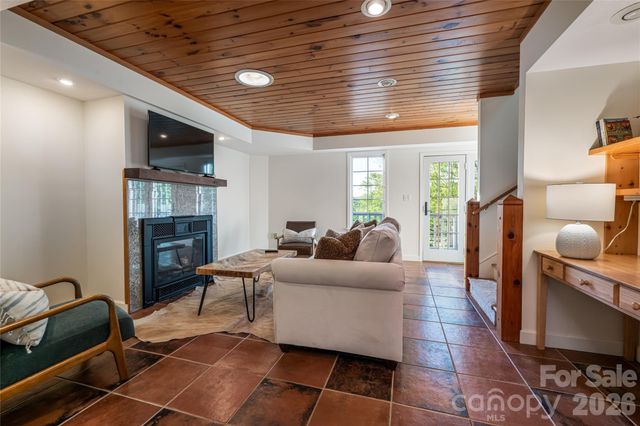 10 and 12 Dogwood Hills Lane, Weaverville, NC 28787