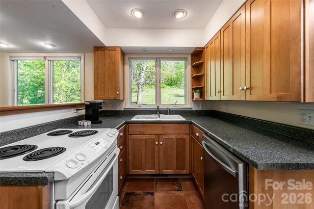 10 and 12 Dogwood Hills Lane, Weaverville, NC 28787