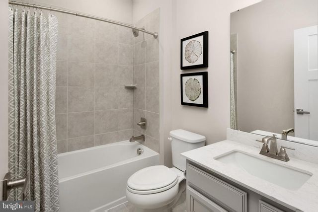 1116 WALLACE BLVD, Ranson, WV 25438