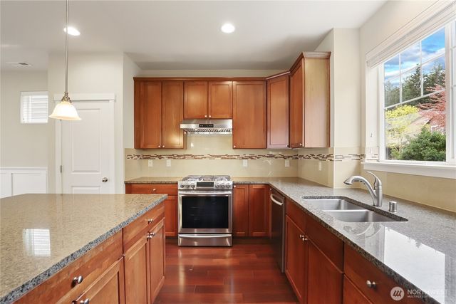 10248 242nd Avenue NE, Redmond, WA 98053