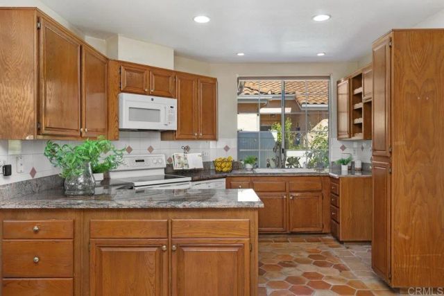 2478 Eagle Crest Ln, Vista, CA 92081