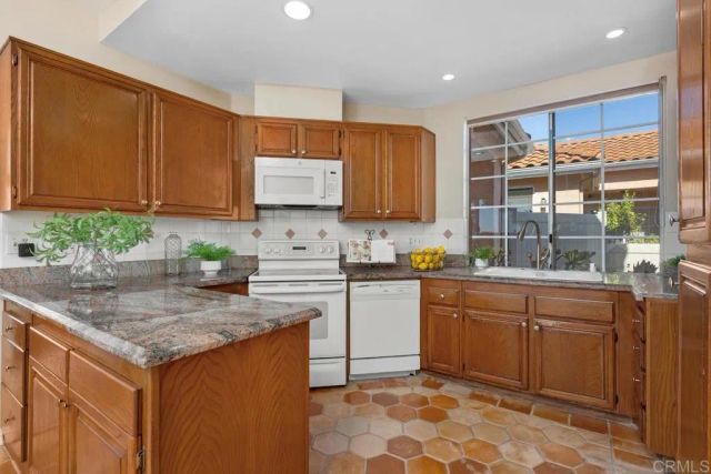 2478 Eagle Crest Ln, Vista, CA 92081