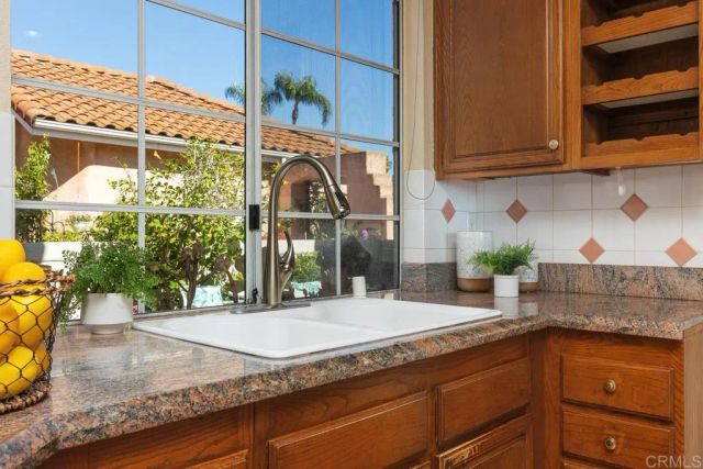 2478 Eagle Crest Ln, Vista, CA 92081