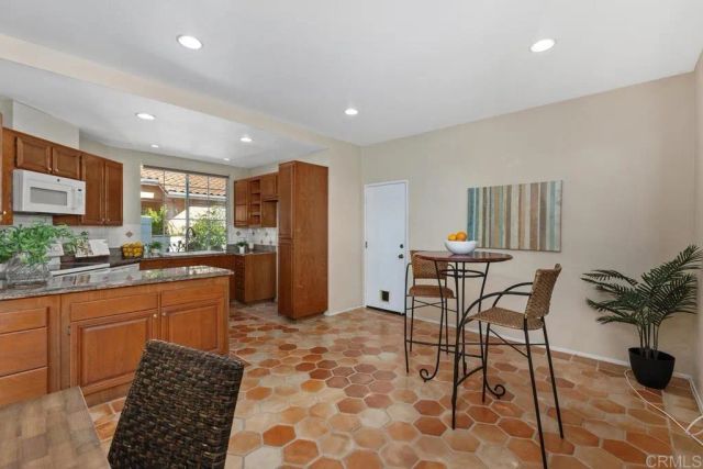 2478 Eagle Crest Ln, Vista, CA 92081