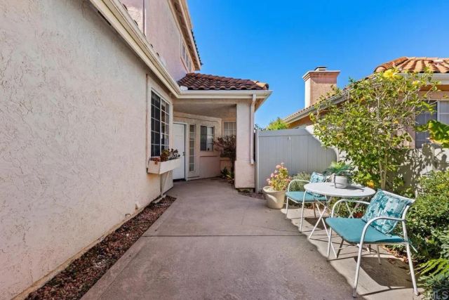 2478 Eagle Crest Ln, Vista, CA 92081