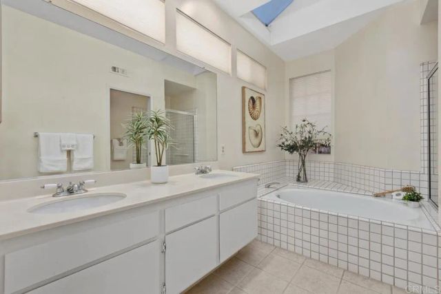 2478 Eagle Crest Ln, Vista, CA 92081