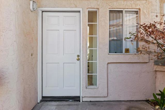 2478 Eagle Crest Ln, Vista, CA 92081