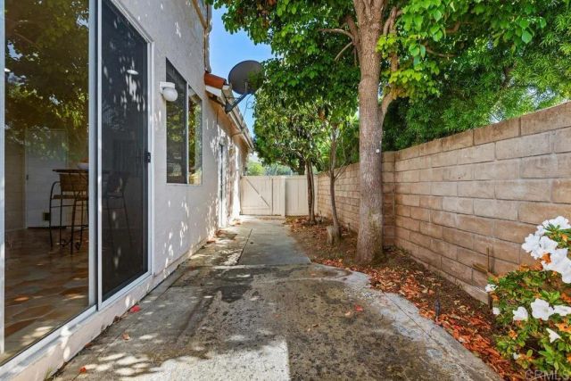 2478 Eagle Crest Ln, Vista, CA 92081