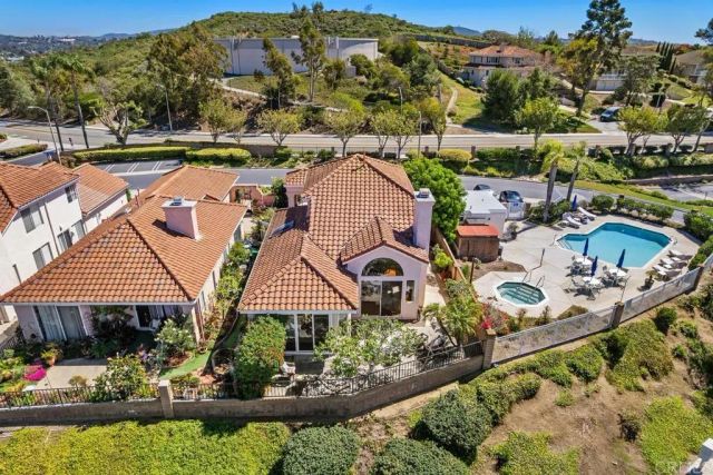 2478 Eagle Crest Ln, Vista, CA 92081
