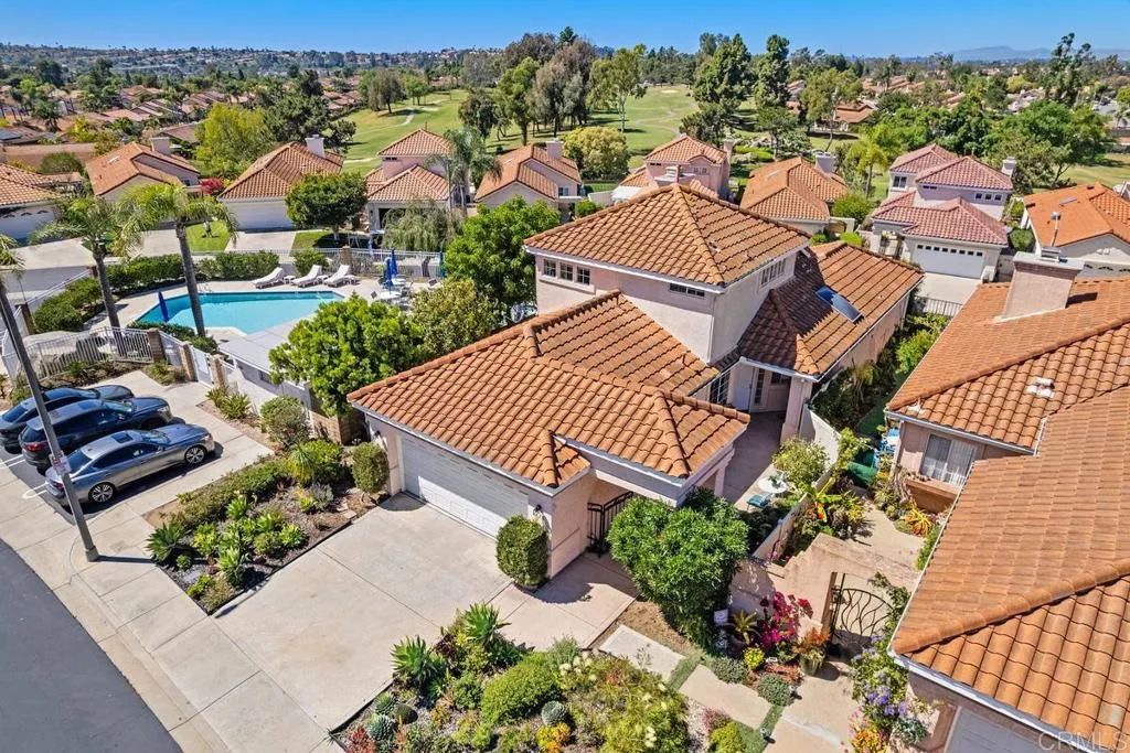 2478 Eagle Crest Ln, Vista, CA 92081