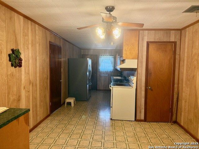 10442 Sixth Streeet, Pettus, TX 78146