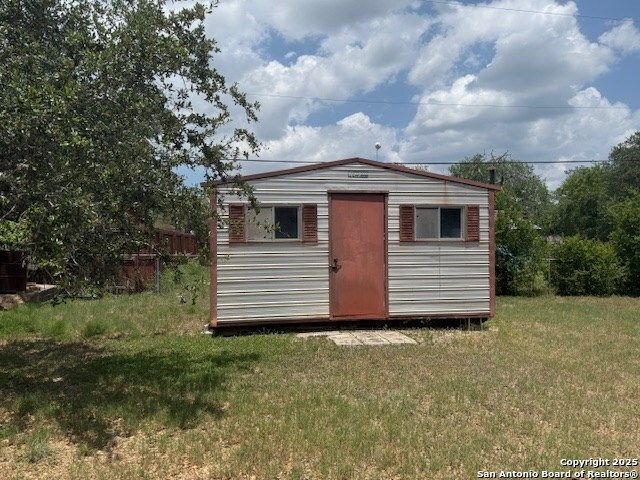 10442 Sixth Streeet, Pettus, TX 78146